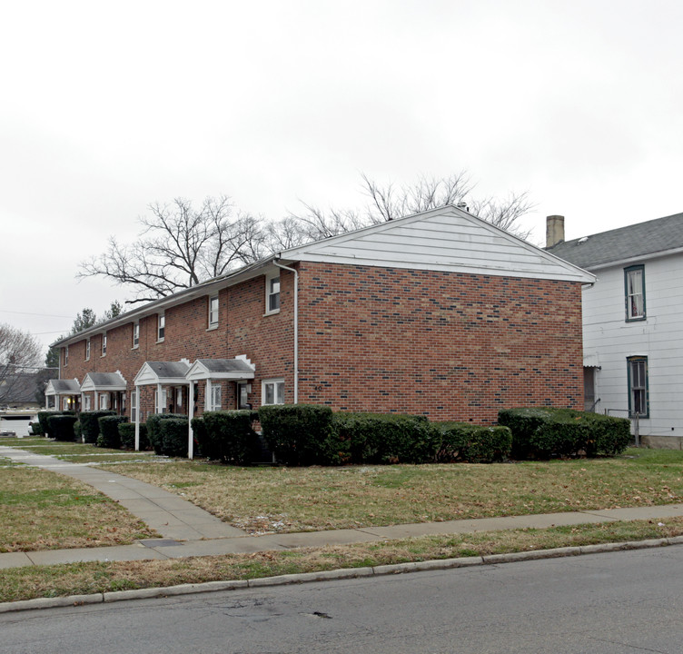 40 E Helena St in Dayton, OH - Building Photo