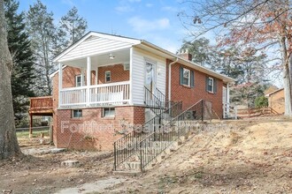 1001 W Mountain St in Kernersville, NC - Building Photo - Building Photo