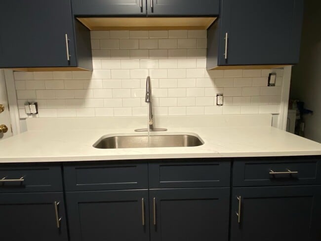 159 S Main St, Unit 1 in Norwalk, CT - Foto de edificio - Building Photo