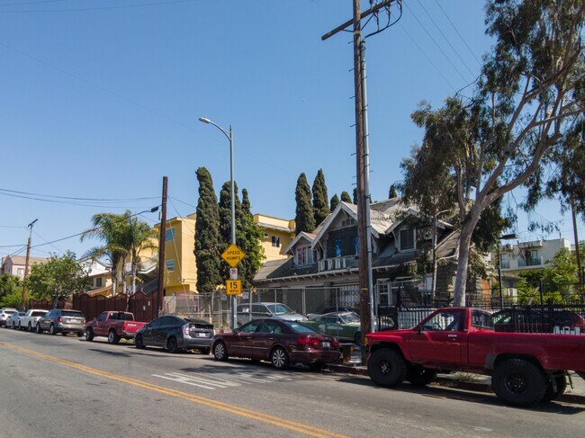 2766 W James M. Wood Blvd