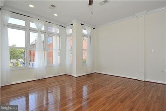 1015 H St NE in Washington, DC - Building Photo - Building Photo