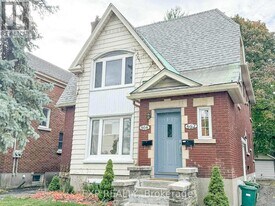 464 Holland Ave in Ottawa, ON - Building Photo
