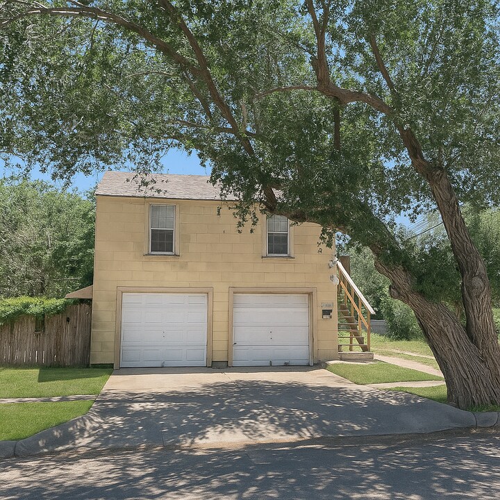 2205 Avenue V in Lubbock, TX - Building Photo