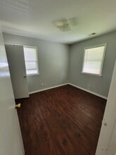 2032 NW 51st St in Kansas City, MO - Building Photo - Building Photo