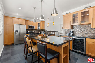8156 Manitoba St in Los Angeles, CA - Building Photo - Building Photo