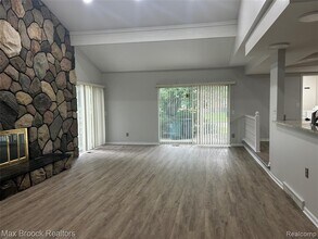 2081 Babcock Dr in Troy, MI - Building Photo - Building Photo