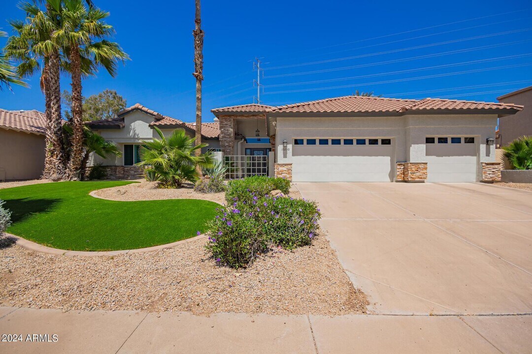 10230 E Cochise Dr in Scottsdale, AZ - Building Photo