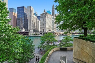 405 N Wabash Ave in Chicago, IL - Foto de edificio - Building Photo