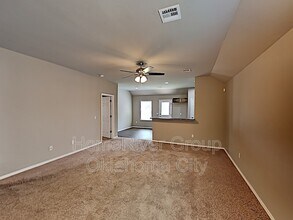 9304 NW 70th St in Yukon, OK - Building Photo - Building Photo