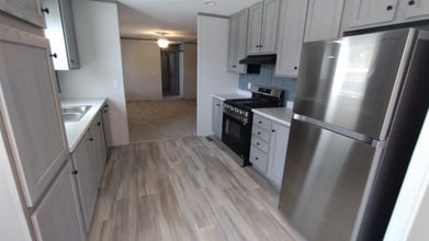 2500 Mann Rd in Clarkston, MI - Building Photo - Building Photo