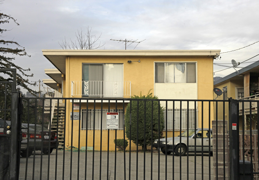 3004 Brookdale Ave in Oakland, CA - Building Photo