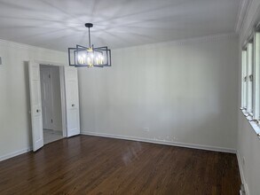 687 Linden Ave in Lake Forest, IL - Building Photo - Building Photo