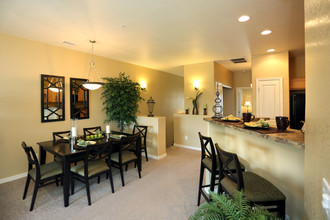 Sereno Townhomes in Glendale, AZ - Foto de edificio - Building Photo