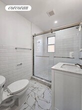 600 E 5th St in Brooklyn, NY - Foto de edificio - Building Photo