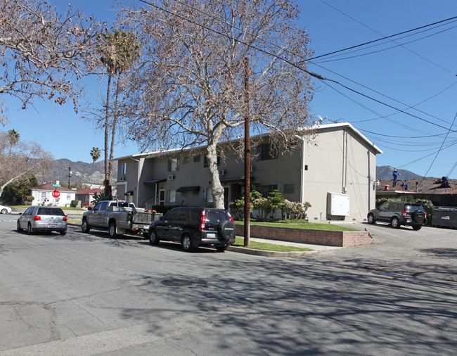 1020 N Mariposa St in Burbank, CA - Foto de edificio - Building Photo