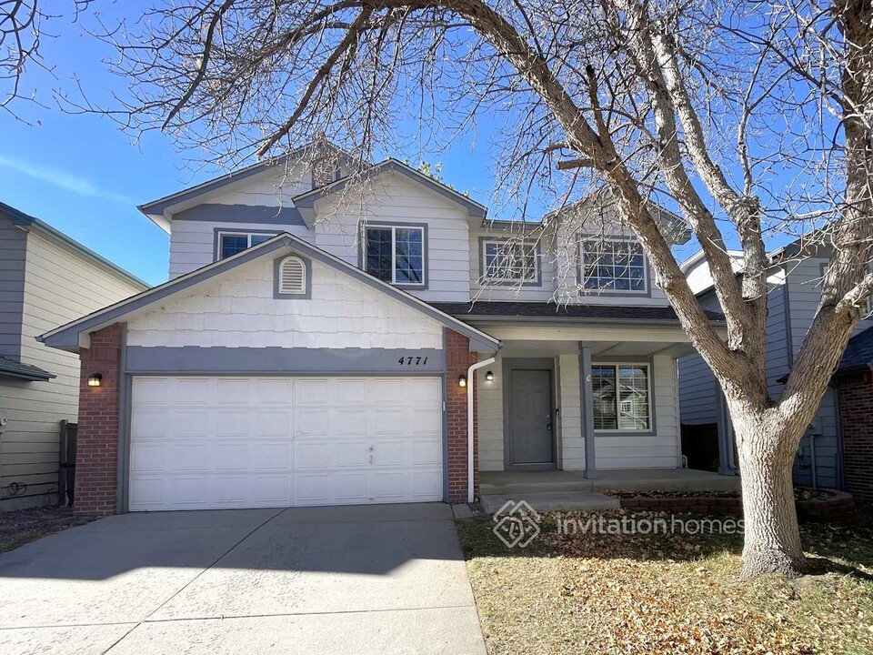 4771 N Silverlace Dr in Castle Rock, CO - Foto de edificio