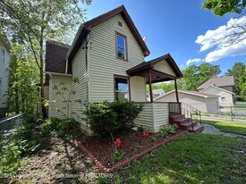 312 Jones St in Lansing, MI - Building Photo