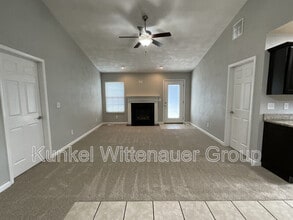 47 Oak Pointe Cir in Belleville, IL - Building Photo - Building Photo