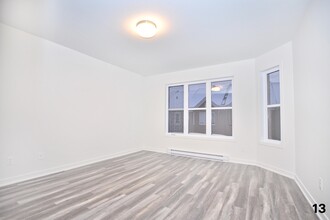 1-1404 Av. de la Gare in Mascouche, QC - Building Photo - Building Photo