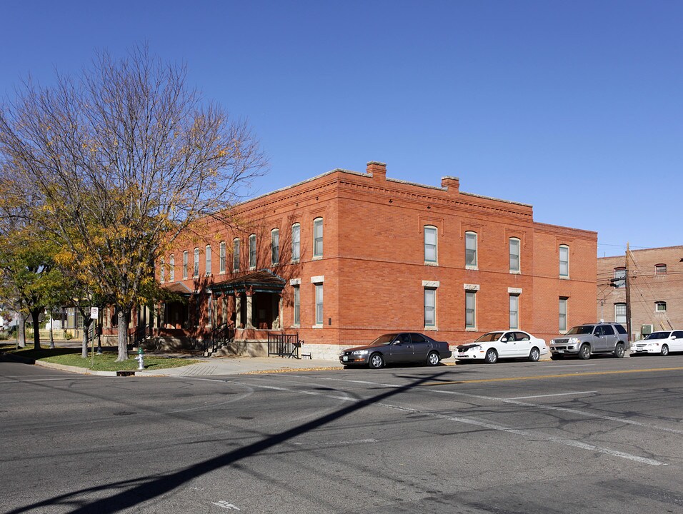 401 W 11th St in Pueblo, CO - Foto de edificio