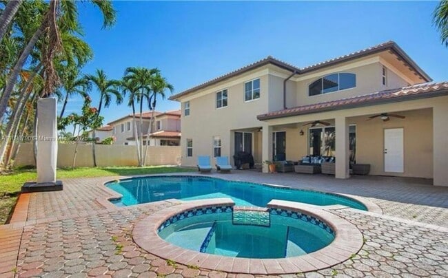8123 NW 161st Terrace in Hialeah, FL - Building Photo - Building Photo