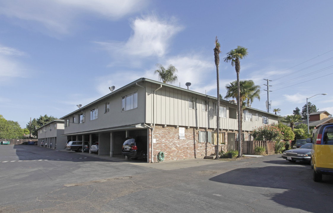 Woodside Manor in Redwood City, CA - Building Photo