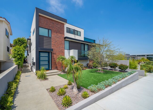 property at 1847 11th St
