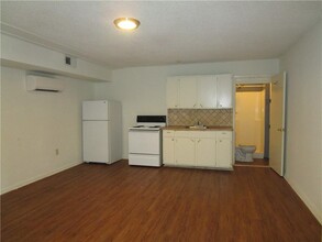4709 Harmon Ave in Austin, TX - Building Photo - Building Photo