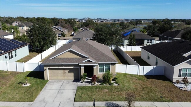 140 Highland Meadows St in Davenport, FL - Foto de edificio - Building Photo