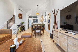 2433 S Plum St, Unit SI ID1324831P in Seattle, WA - Foto de edificio - Building Photo