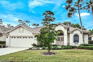 6545 Chestnut Cir in Naples, FL - Building Photo
