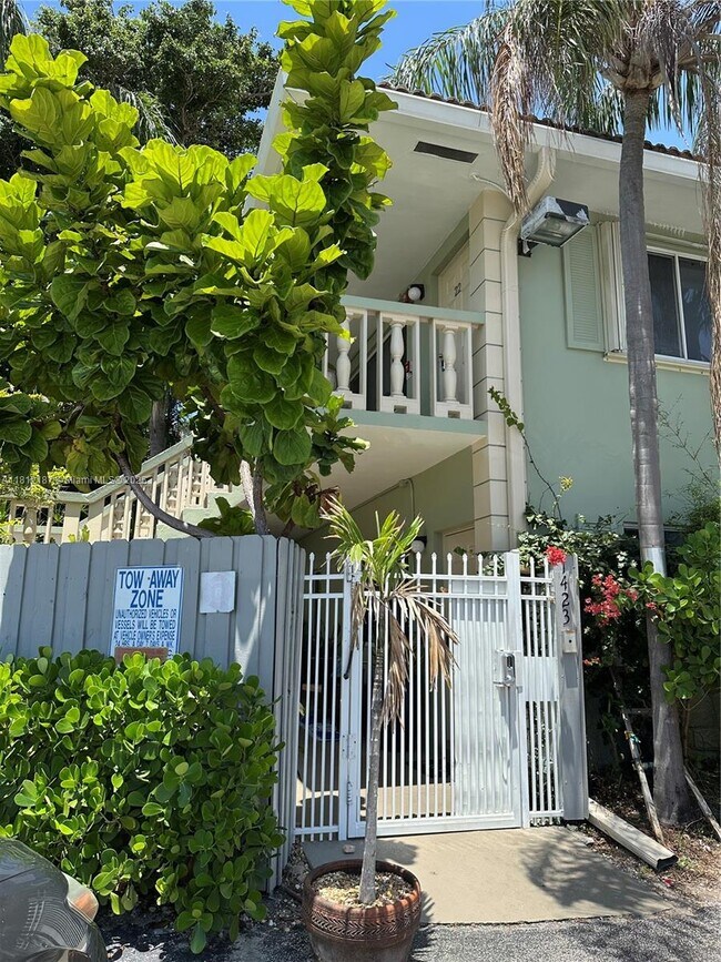 1423 Holly Heights Dr in Fort Lauderdale, FL - Building Photo - Building Photo