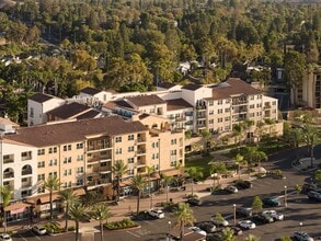 Reata Oakbrook Village in Laguna Hills, CA - Foto de edificio - Building Photo