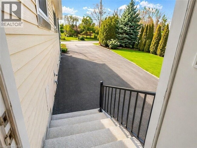 33 Woolwich St N in Breslau, ON - Building Photo - Building Photo