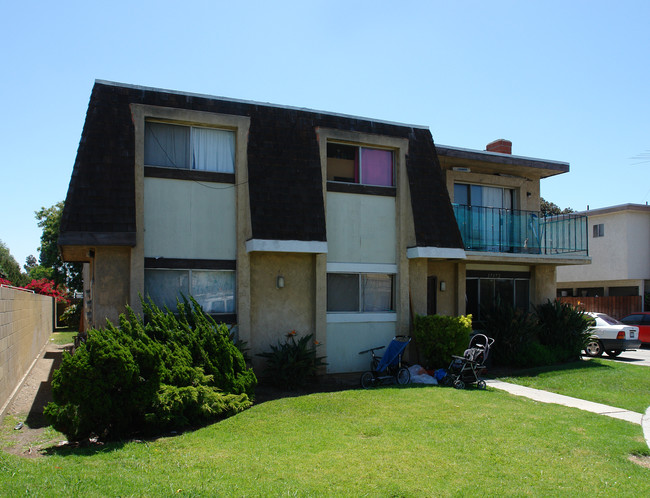 17372 Dairyview Cir in Huntington Beach, CA - Foto de edificio - Building Photo