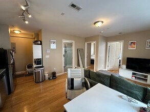 53 Chelsea St, Unit 2-A in Boston, MA - Building Photo - Building Photo