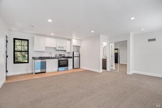 1560 Laurel St in Healdsburg, CA - Building Photo - Building Photo