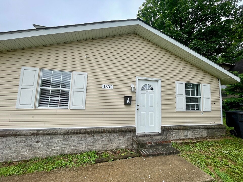 1302 Flint St in Jonesboro, AR - Building Photo