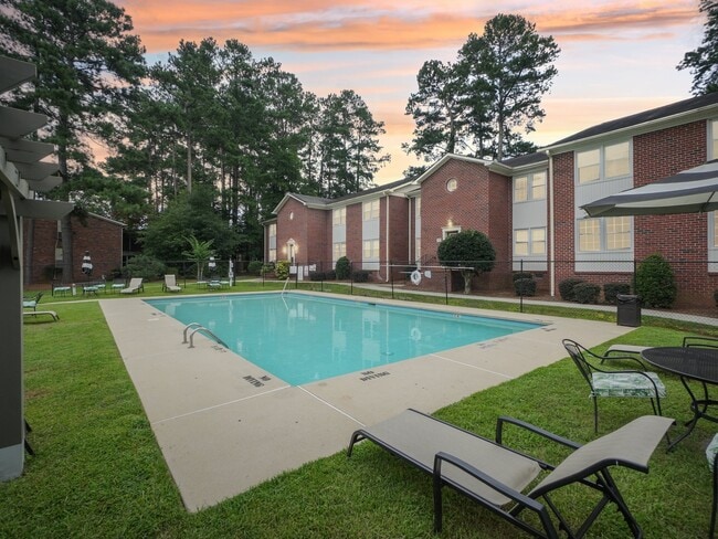 Morganton Arms Apartments in Fayetteville, NC - Foto de edificio - Building Photo