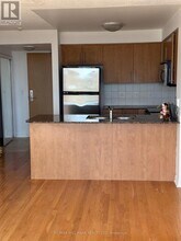 509 Beecroft Rd in Toronto, ON - Building Photo - Building Photo
