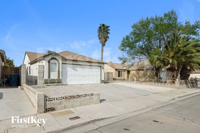 5700 Odessa Dr in Las Vegas, NV - Building Photo - Building Photo