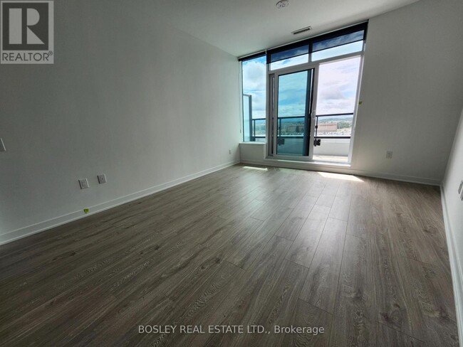 2495 Eglinton Ave W in Mississauga, ON - Building Photo - Building Photo