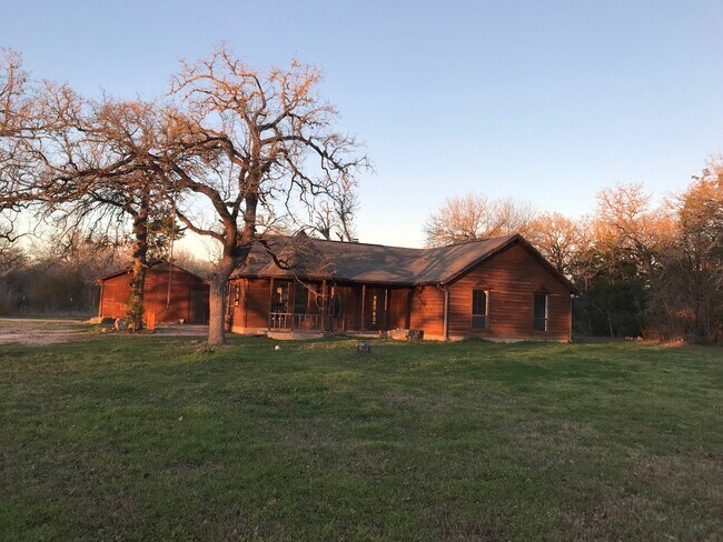 19402 Hogeye Rd in Manor, TX - Building Photo - Building Photo