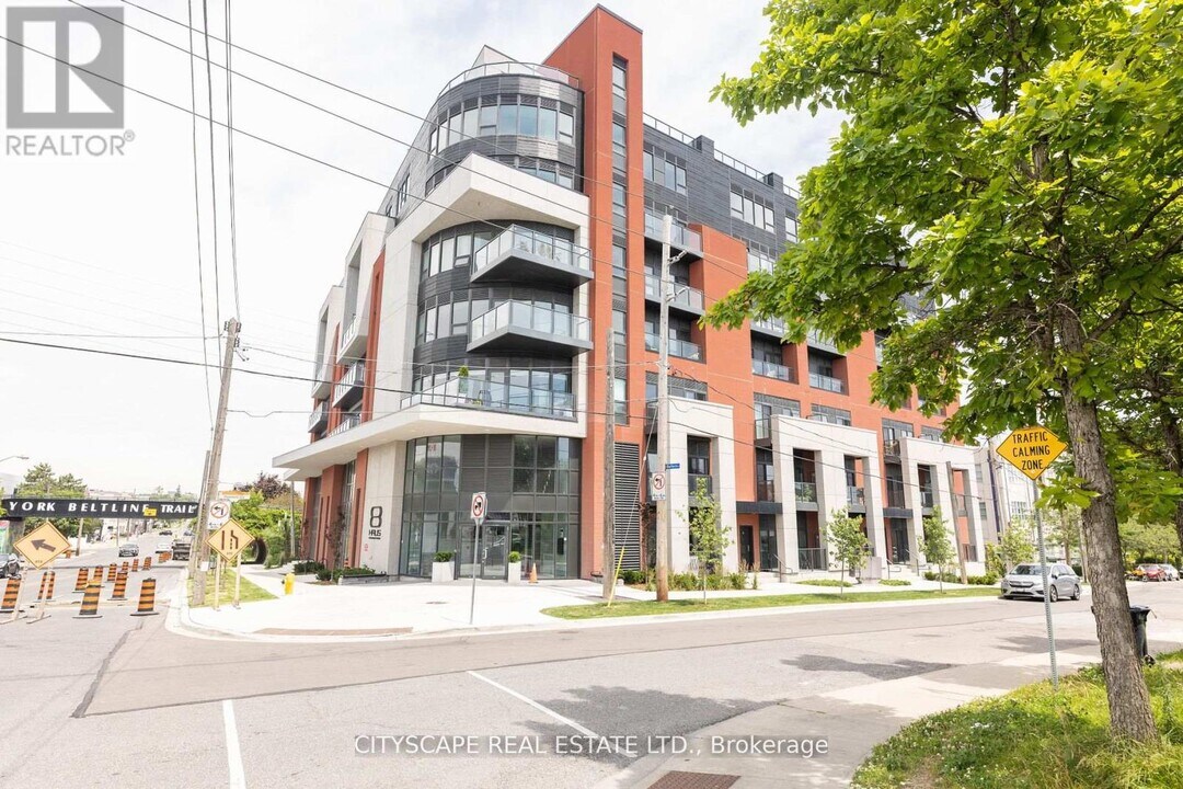 2433 Dufferin St in Toronto, ON - Building Photo