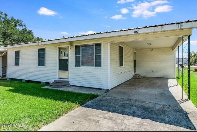 907 Elizabeth St in Scott, LA - Building Photo - Building Photo
