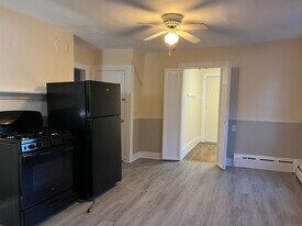54 Locust St in Bristol, CT - Building Photo