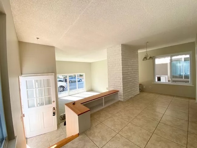 312 E Bay Ave in Newport Beach, CA - Building Photo - Building Photo