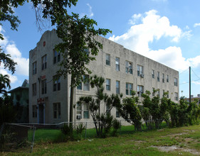 843 SW 13th Ave in Miami, FL - Building Photo - Building Photo