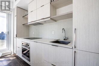 197 Yonge St in Toronto, ON - Building Photo - Building Photo