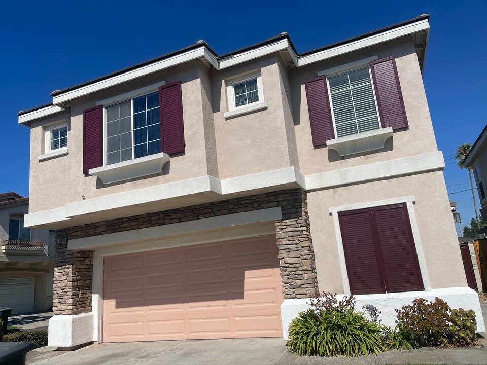 10861 Howard Dallies Jr Cir in Garden Grove, CA - Building Photo
